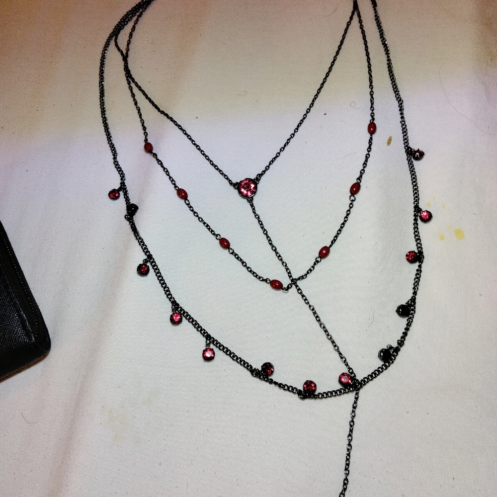 Ladies costume necklace black with red gems